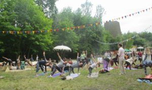 Outdoor Yoga auf dem E-Werk-Gelände in Weimar mit Steffen Katz