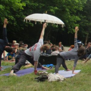 Outdoor Yoga auf dem E-Werk-Gelände in Weimar mit Steffen Katz