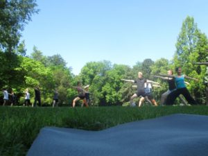 Outdoor Yoga Weimar im Schwansee-Park. Mit Steffen Katz, Juni 2014