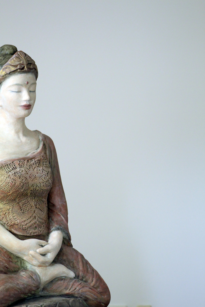 Taras Schwester – weibliche Buddha-Statue. Skulptur aus Steinguss