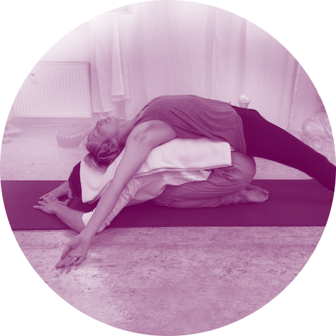 Partner-Yoga in Weimar: Rückbeuge zu zweit