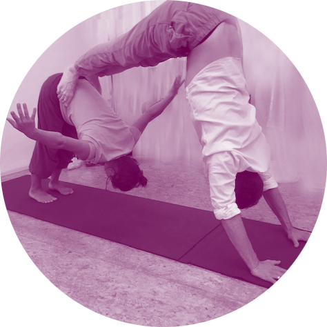 Partneryoga und AcroYoga in Weimar: Yoga-Asanas zu zweit