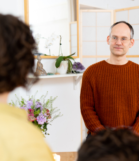 Gesprächsgruppe Weimar – zwei Menschen sitzen sich gegenüber